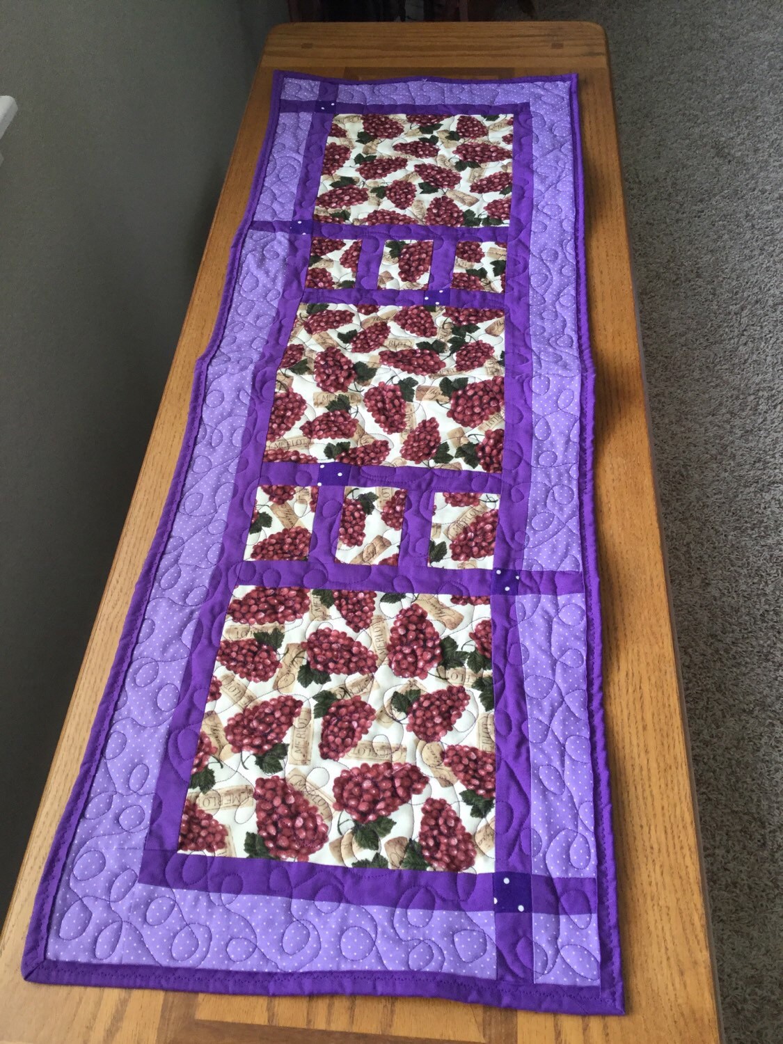Grapes Table runner