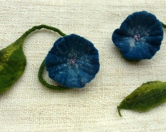 Felt flower keychain