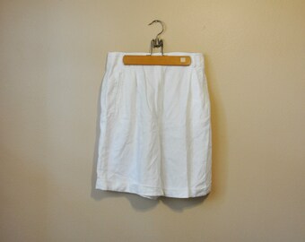 90s white linen shorts / 1990s pleated baggy shorts / vintage high waisted shorts