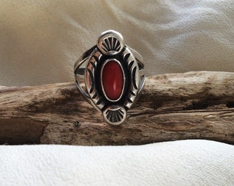 Vintage Soutwestern Navajo Gypsy Red Coral Sterling Silver Ring Size 7