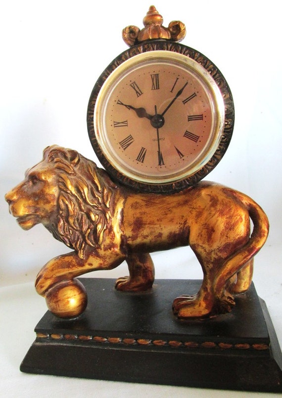 Vintage Lion Clock with Second Hand Works Good Heavy Metal on