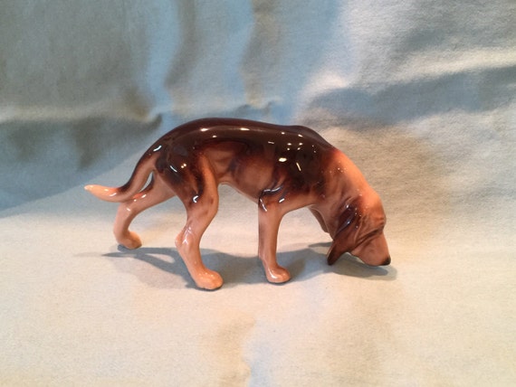 bloodhound figurine