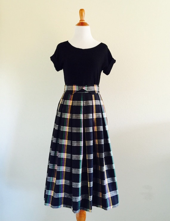 Vintage high-waisted skirt in plaid