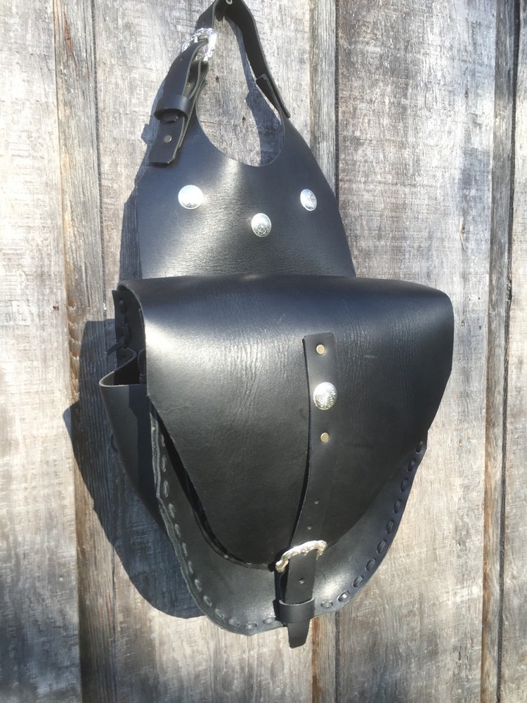 Handmade black leather horn saddle bag by Marcshandycraft on Etsy