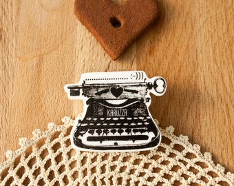 Typewriter Brooch,Writers Accessories,original gift,Gatsby's typewriter,gift For Her,gift For him,Unique brooch,Plastic Brooch,writer gift