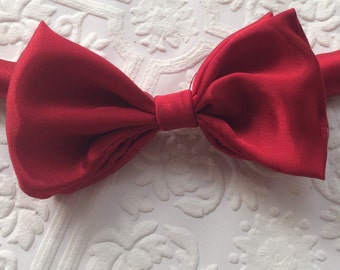 Christmas baby bow tie, Christmas bow tie, red bow tie, red satin bow tie, baby bow tie, red baby bow tie, red toddler bow tie, holiday bow