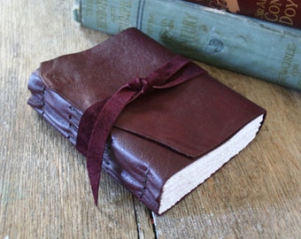 Leather Journal . Virginia Woolf: "If you do not tell the truth about yourself you cannot tell it about other people" . handmade (320pgs)