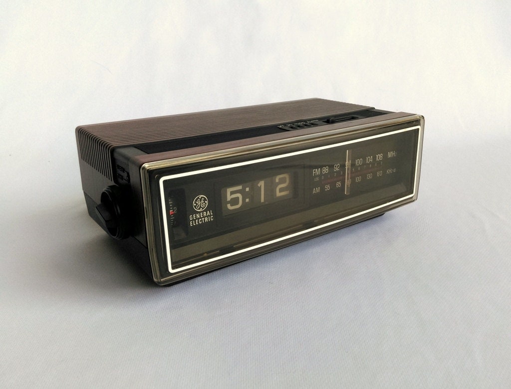 old clock radio with flip numbers
