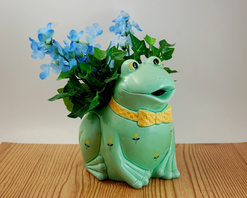 Vintage Ceramic Planter Green Frog With Yellow By Thebasementvault 0739