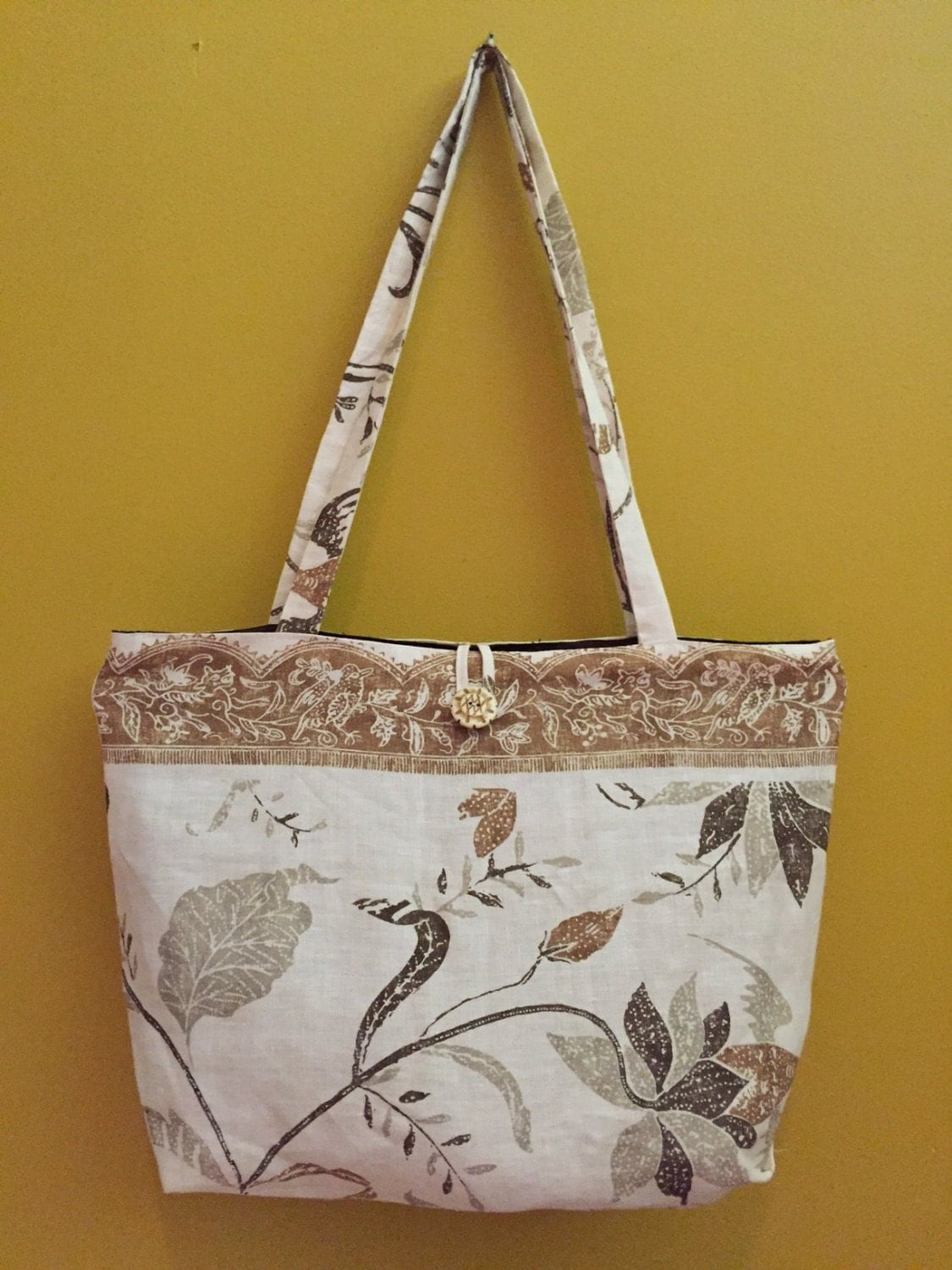 Large tote bag with pockets. Beautiful large tote with