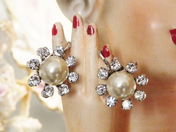 Vintage Clip on Earrings Wedding Bride Bridal Earrings Hollywood Rhinestone Faux Pearl Earrings Mid Century 1950s 50s Button Style Earrings