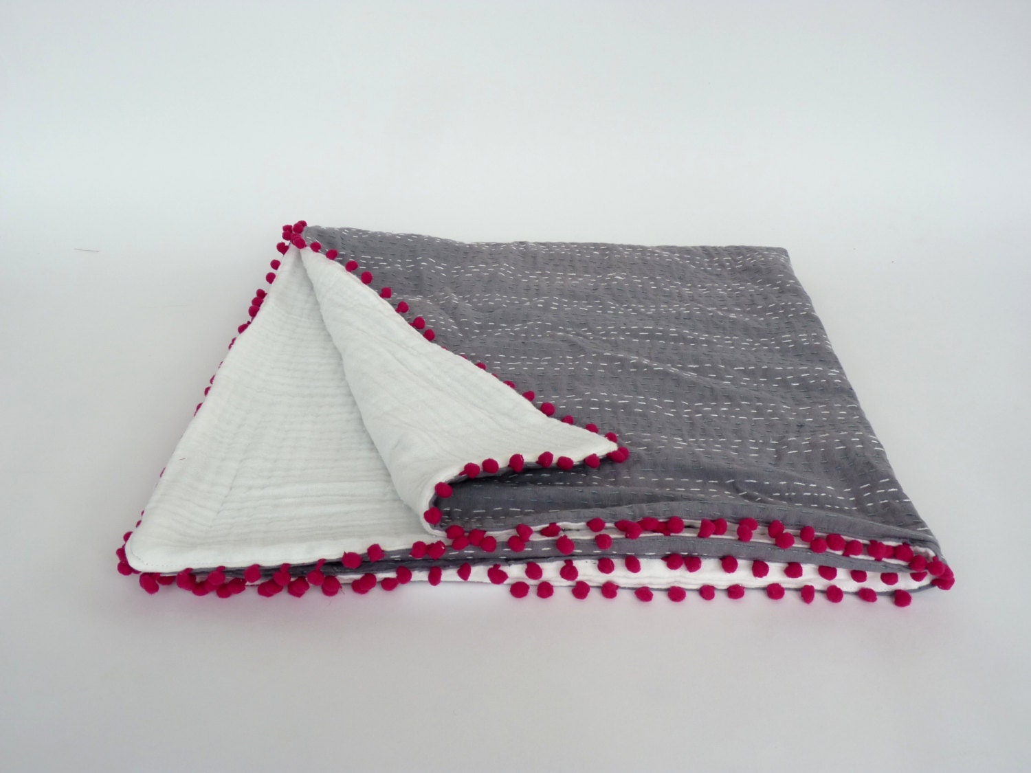 pom pom baby blanket // muslin baby quilt // by LiveLoveSmile