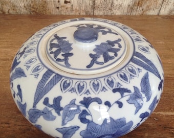 Blue and white lidded pot.