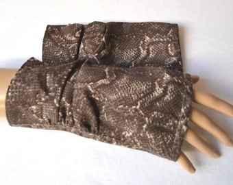fingerless gloves,snakeskin gloves,snakeskin design gloves, arm warmers, fingerless mittens