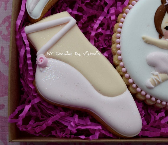12 Ballet Slippers Cookies with a beautiful Pink Rose 1
