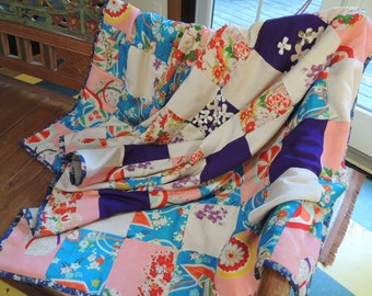 Kimono quilt, Japanese kimono blanket, Tied quilt, Futon throw, Vintage kimono fabric quilt, 54'x35"