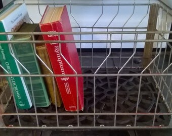 Vintage Metal Milk Crate, Wire Crate, Rectangle Basket, Plastic Bottom