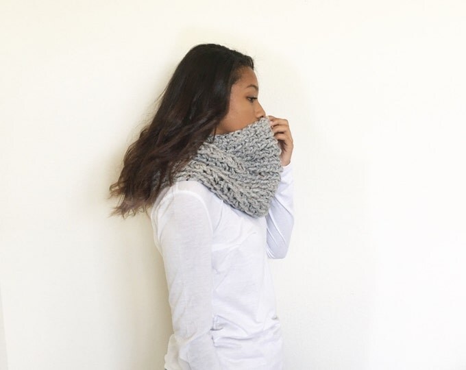 Chunky Knit crochet Cowl Infinity Scarf//in Grey Marble
