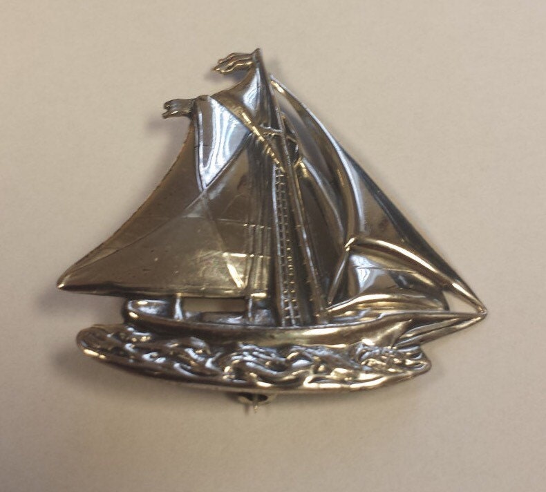 sailboat brooch pin