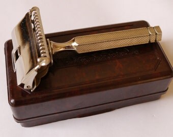 Boxed-Ever Ready British Made flip top single edged razor, with instructions, 1912 patent