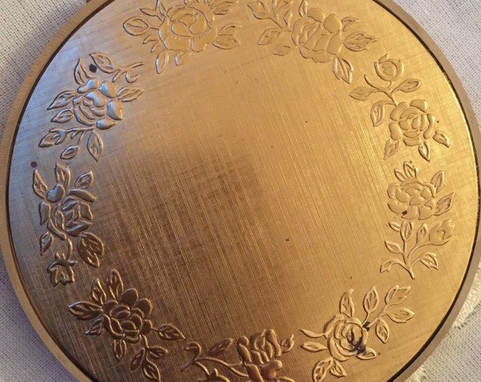 Powder Compact - Vintage Gold Tone Engraved Compact