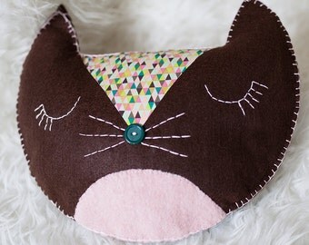 Items similar to Owl & Cat Sewing Kit on Etsy