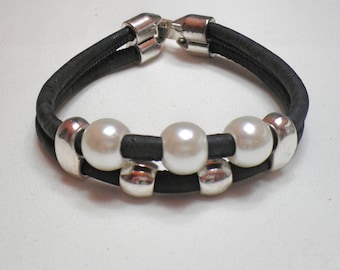 Items similar to Rhinestone Pendant Bracelet, Vintage, Pink and White