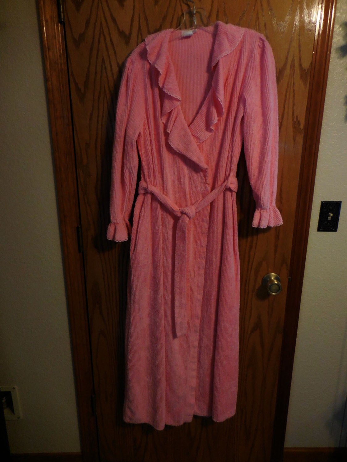Vintage Bright PINK Chenille ROBE with Ruffled Collar and