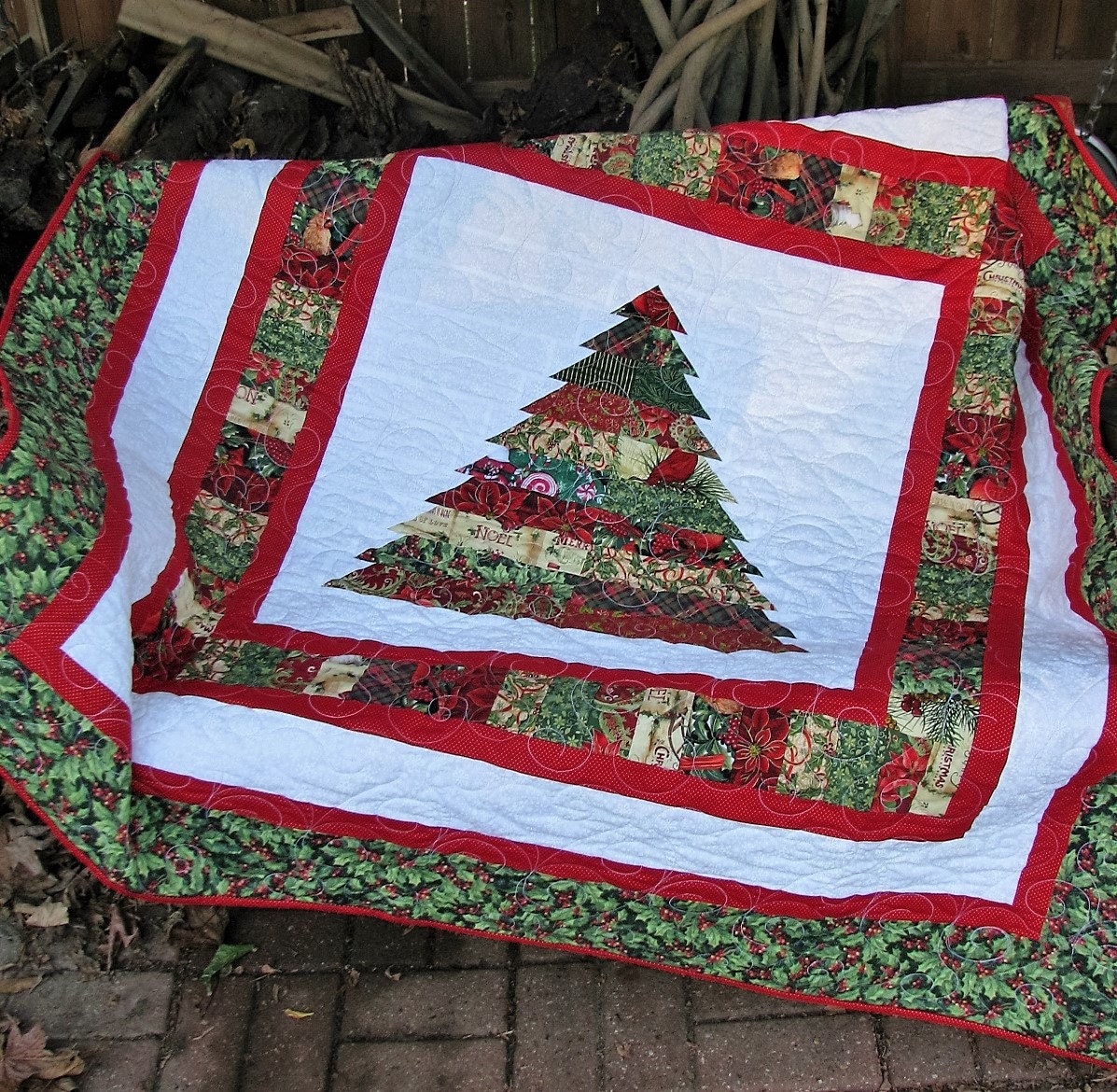 scrappy-christmas-tree-lap-quilt-table-topper-wall-hanging