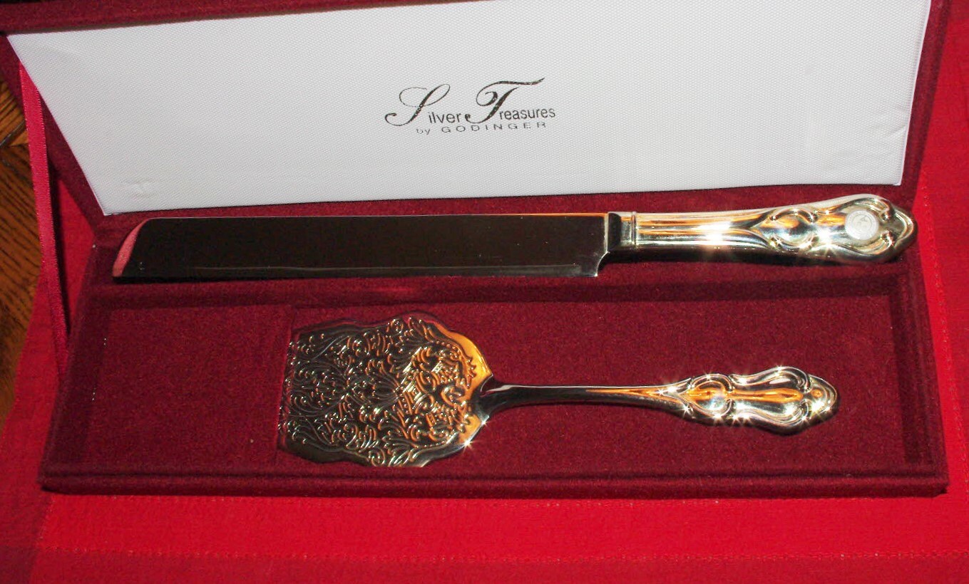 Godinger Silver Plated Cake Knife and Pie Server Set in Velvet