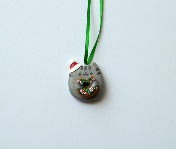 pusheen with santa hat