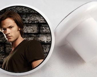 1.25 inch drawer pulls/knobs: Supernatural. 8 styles to choose from.