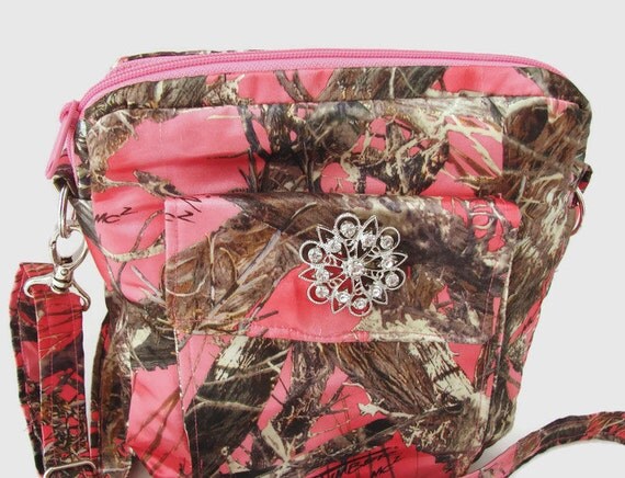 camo purse with pink stripe
