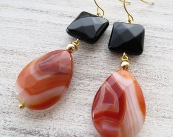 Black onyx earrings, orange agate earrings, stone earrings, dangle earrings, gemstone jewelry, drop earrings, modern jewelry, gioielli