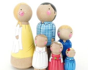 Custom peg doll family of 6 // 2 parents // 4 kids/pets // personalized peg dolls // doll house // custom family portrait // wooden dolls
