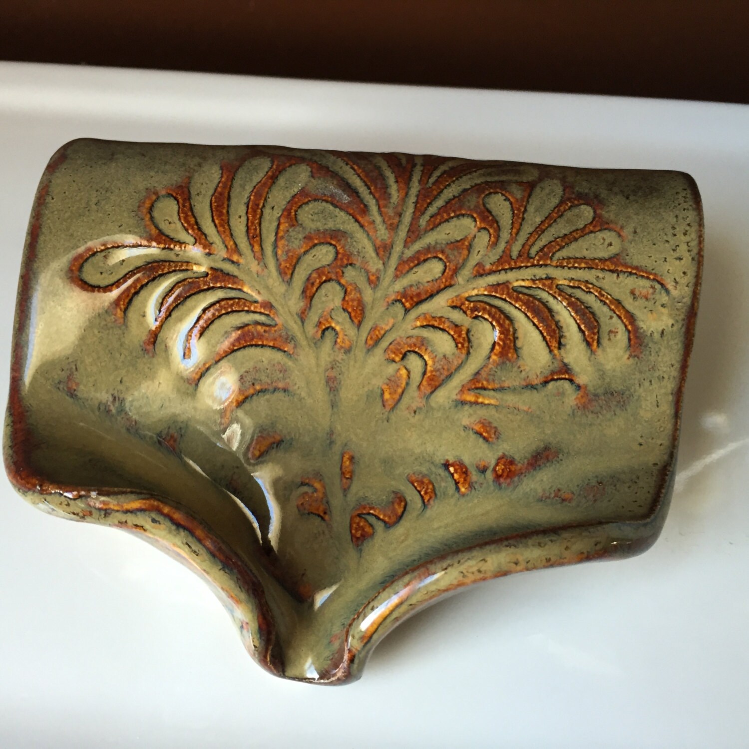 Self Draining Soap Dish Waterfall Brown