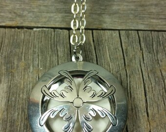 Silver Essential-Oil Diffusing Locket Necklace /brooch / aromatherapy / 3 clay diffusing discs