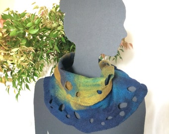 Felt Infinity Scarf | Spring Scarf | Merino Wool Cowl | Moebius Scarf | Snood | Wool Scarf | Circle Scarf | Felt Scarf | Blue Scarf