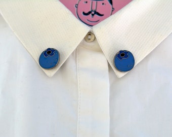 Blueberry Pin / Brooch, for all the healthy lovers (L) 1 pcs