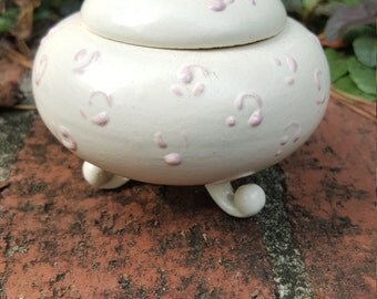 Vintage Trinket Box on Feet Round White Pink