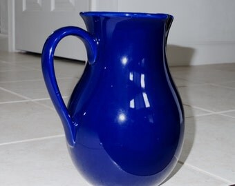 9" CHANTAL COBALT PITCHER 64 Oz. Large Blue Ceramic Porcelain Ice Lip 5" Across Top Opening Plain No Trim Water TeaExcellent Condition