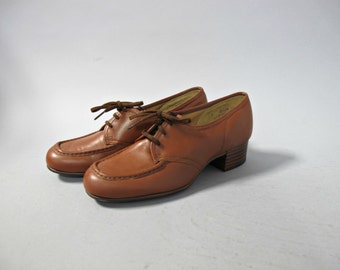 1960s whiskey brown leather lace up heels