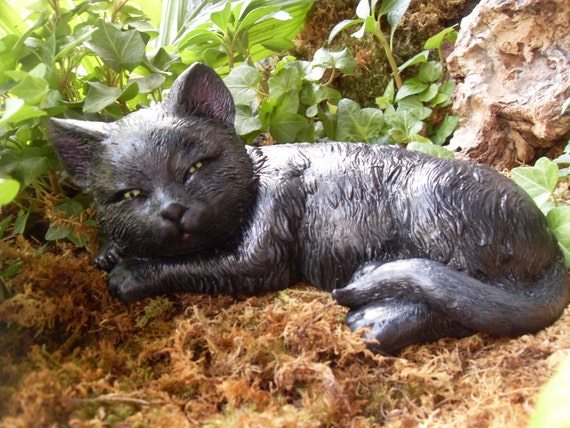 black cat outdoor statue