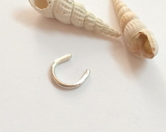 Silver septum retainer, hammered septum horseshoe, septum jewelry retainer, septum piercing horseshoe, septum retainer 20g, 18g, 16g, 15g