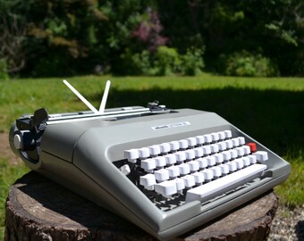 Olivetti Lettera 35 Typewriter
