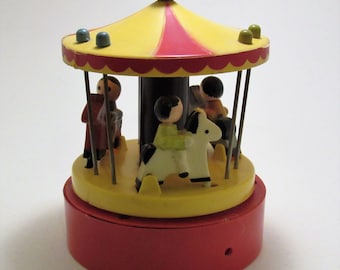 Music Box 1976 Dan-Dee-Imports Carousel Music Box "Tie A Yellow Ribbon Round the Ole Oak Tree" Charming Little Galloping Horses Collectible