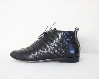Size 10 Vintage 90s Enzo Angiolini Lace Up Woven Leather Ankle Boots Booties