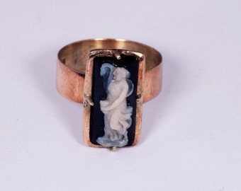 14K Yellow Gold Black Onyx with Cameo Ring size 6.25