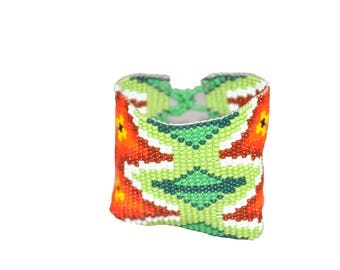 Bracelet made of glass beads, spring