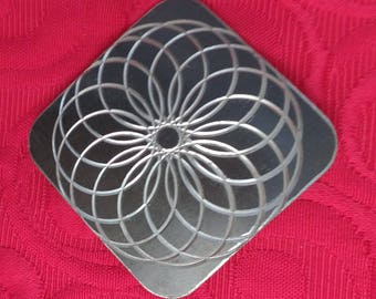 Spirogram etched modernist abstract brooch